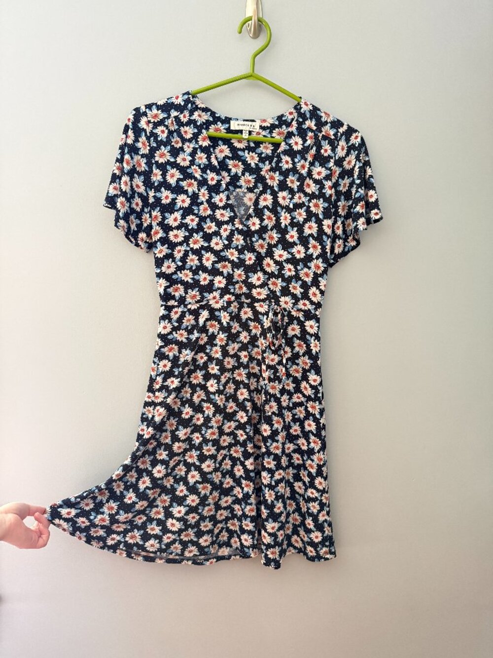 Monteau Los Angeles Dress Navy Blue Daisy Floral Wrap Style V Neck Size Small